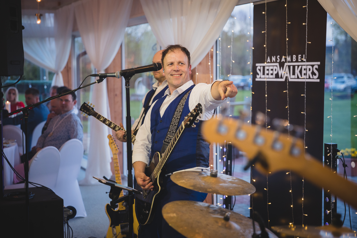 pulmaansambel-sleepwalkers-klaara-manni