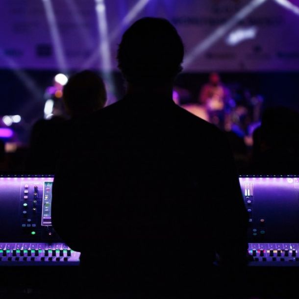 tantsuansambel-helitehnik